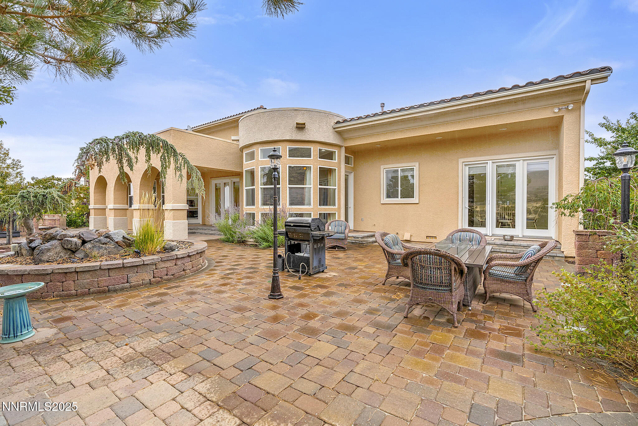 6225 Elk Ivory Drive Reno, NV 89511 - Photo 29 of 44 a view of a building with sitting area
