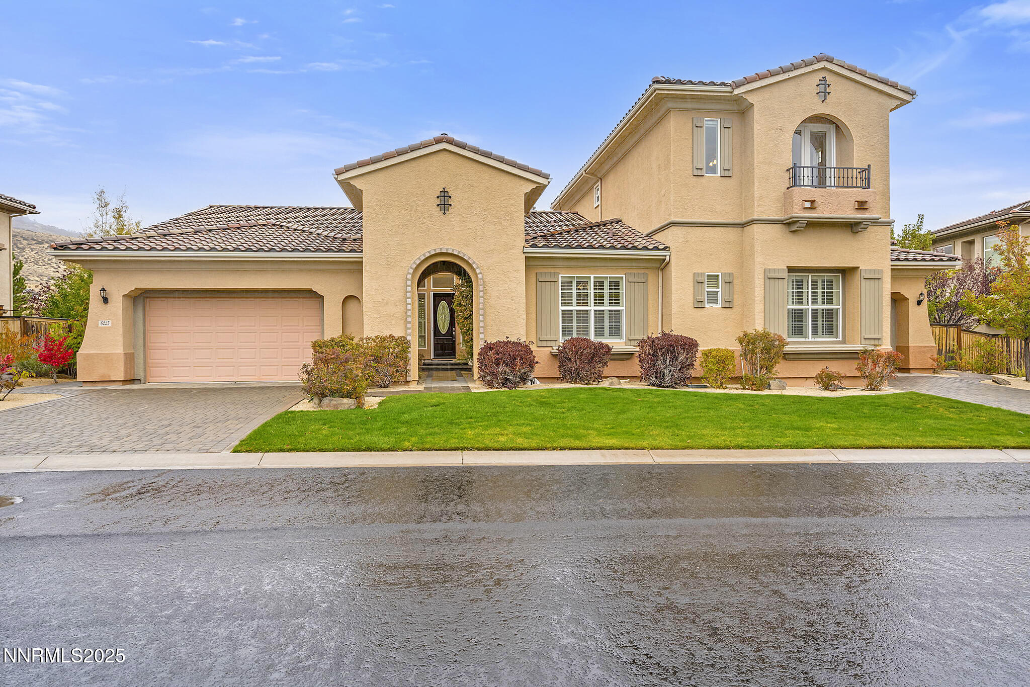 6225 Elk Ivory Drive Reno, NV 89511 - Photo 33 of 44 a front view of a house with a yard and a garage