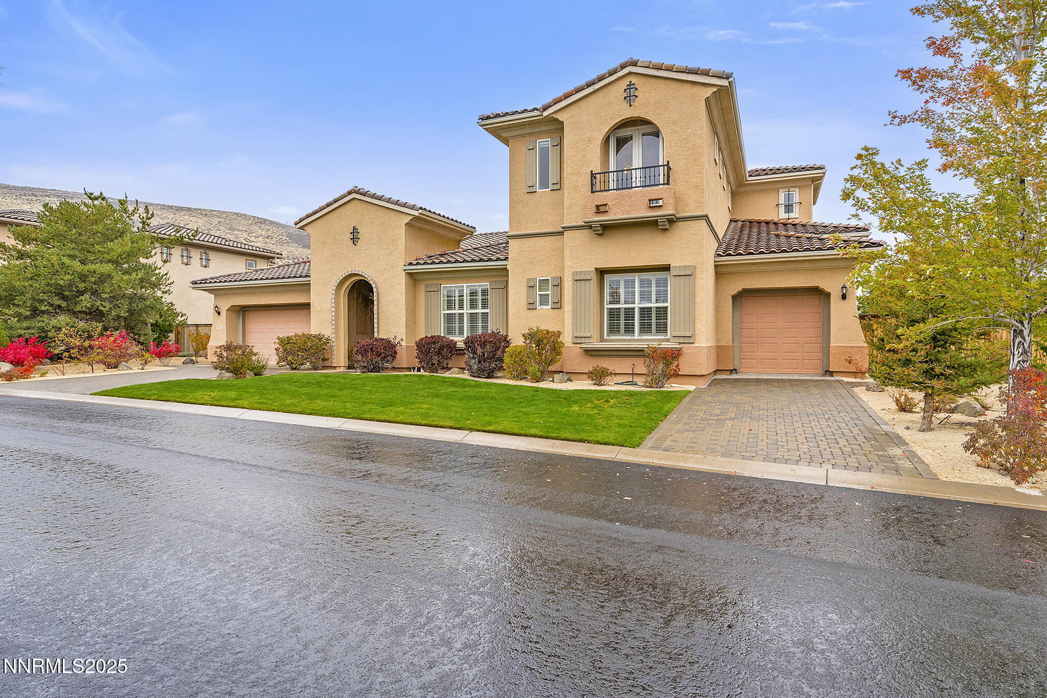 6225 Elk Ivory Drive Reno, NV 89511 - Photo 41 of 44 a front view of a house with a yard and garage