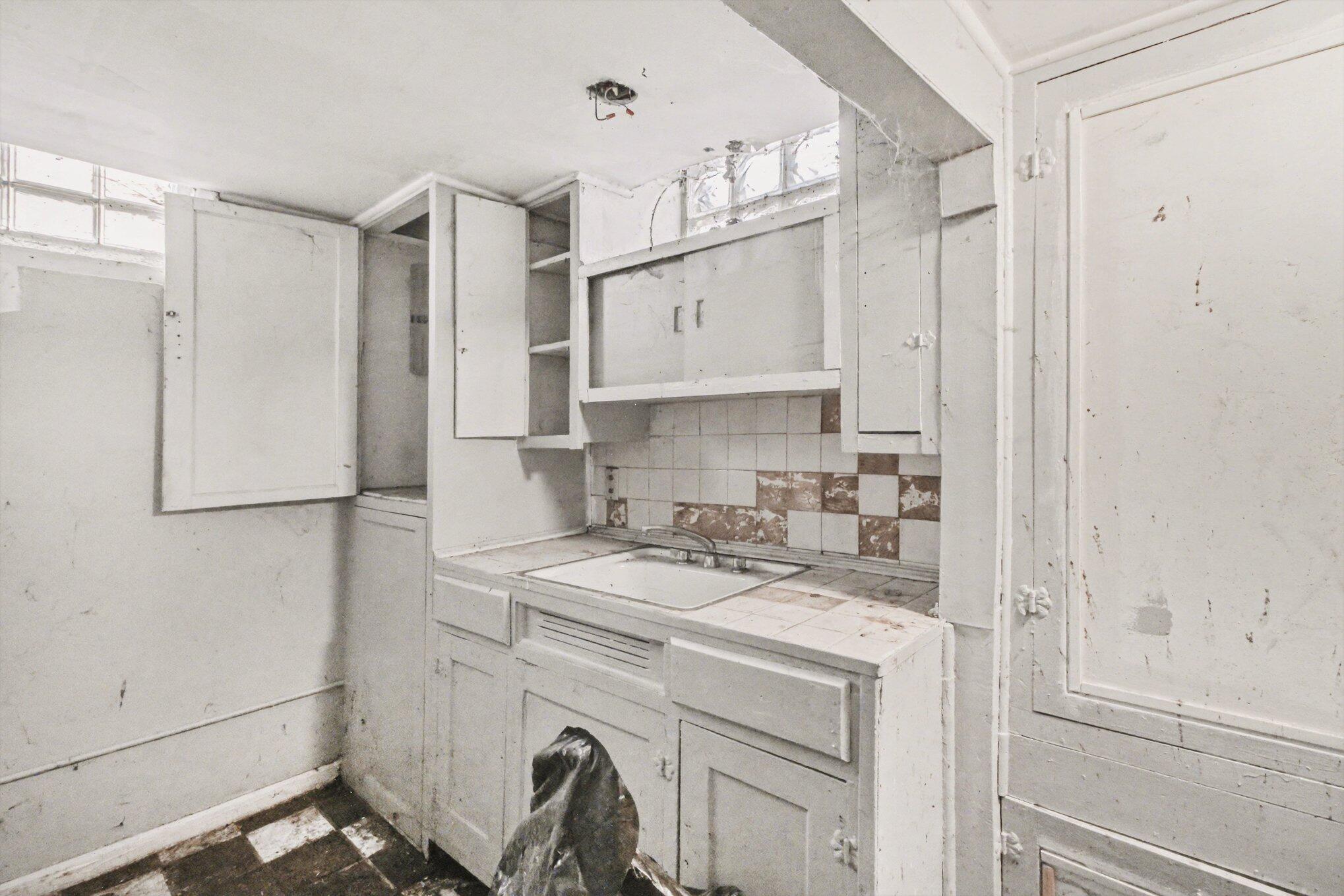 8304 Robson Street Detroit, MI 48228 - Photo 15 of 25 014_file_5750