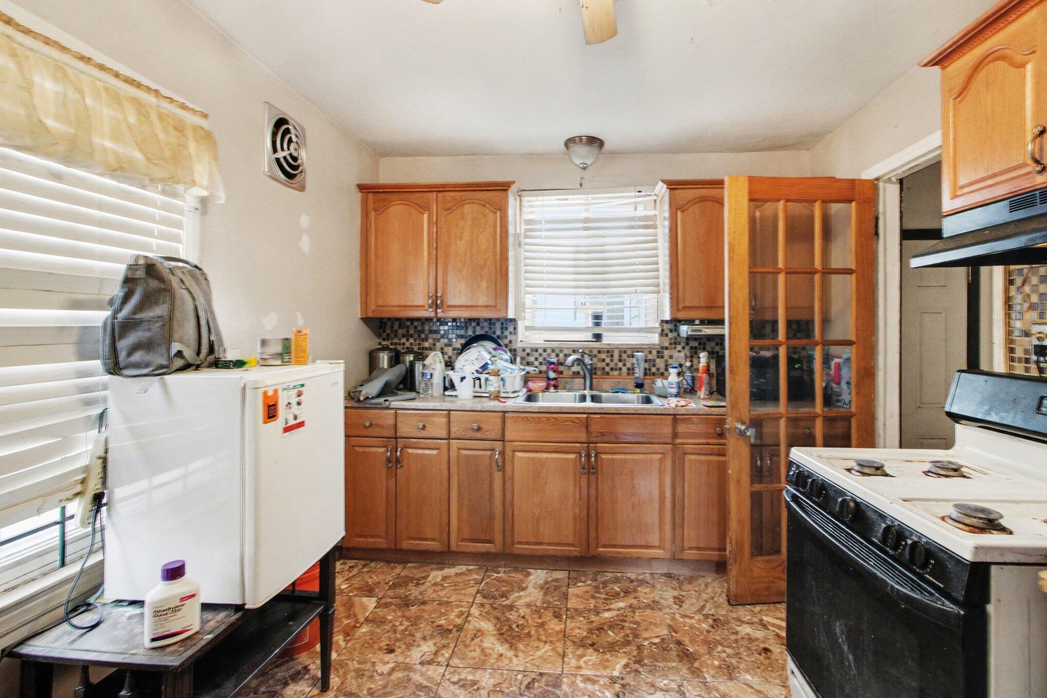 8304 Robson Street Detroit, MI 48228 - Photo 10 of 25 025_img_9930_1_479