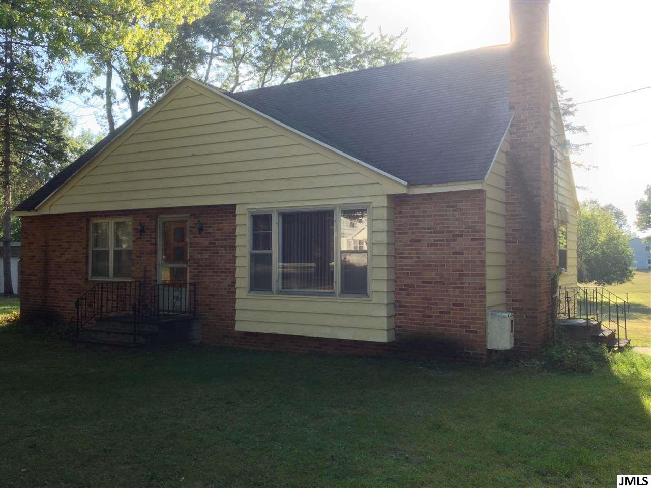 214 South Sutton Road Jackson, MI 49203 - Photo 1 of 12 Photo 1