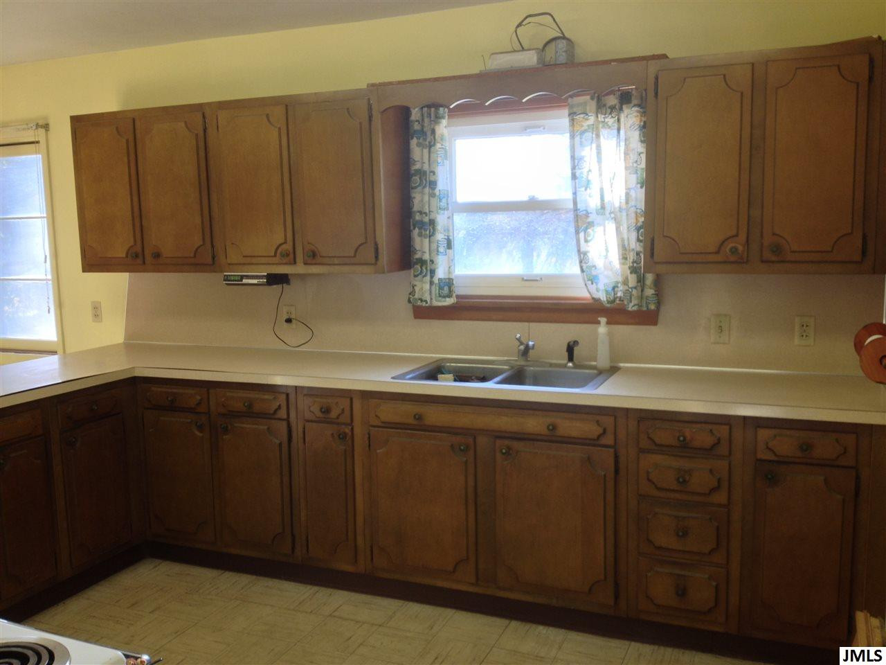 214 South Sutton Road Jackson, MI 49203 - Photo 3 of 12 Photo 3