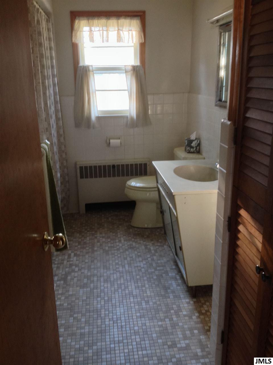 214 South Sutton Road Jackson, MI 49203 - Photo 8 of 12 Photo 8