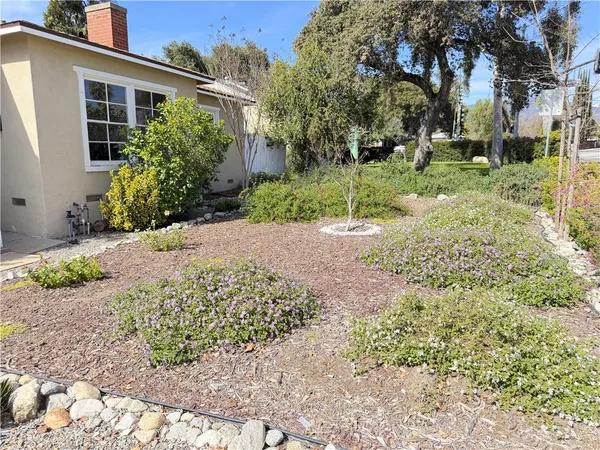 $3,150 | 215 South Mills Avenue, Claremont, CA 91711