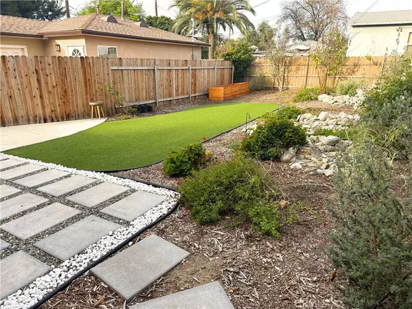 $3,150 | 215 South Mills Avenue, Claremont, CA 91711