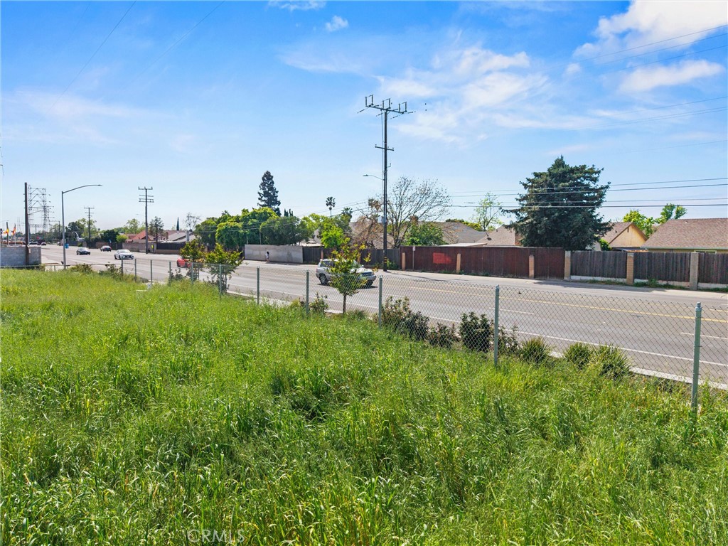 7521 Power Inn Road Sacramento, CA 95828 - Photo 24 of 27 a garden view with a sitting space
