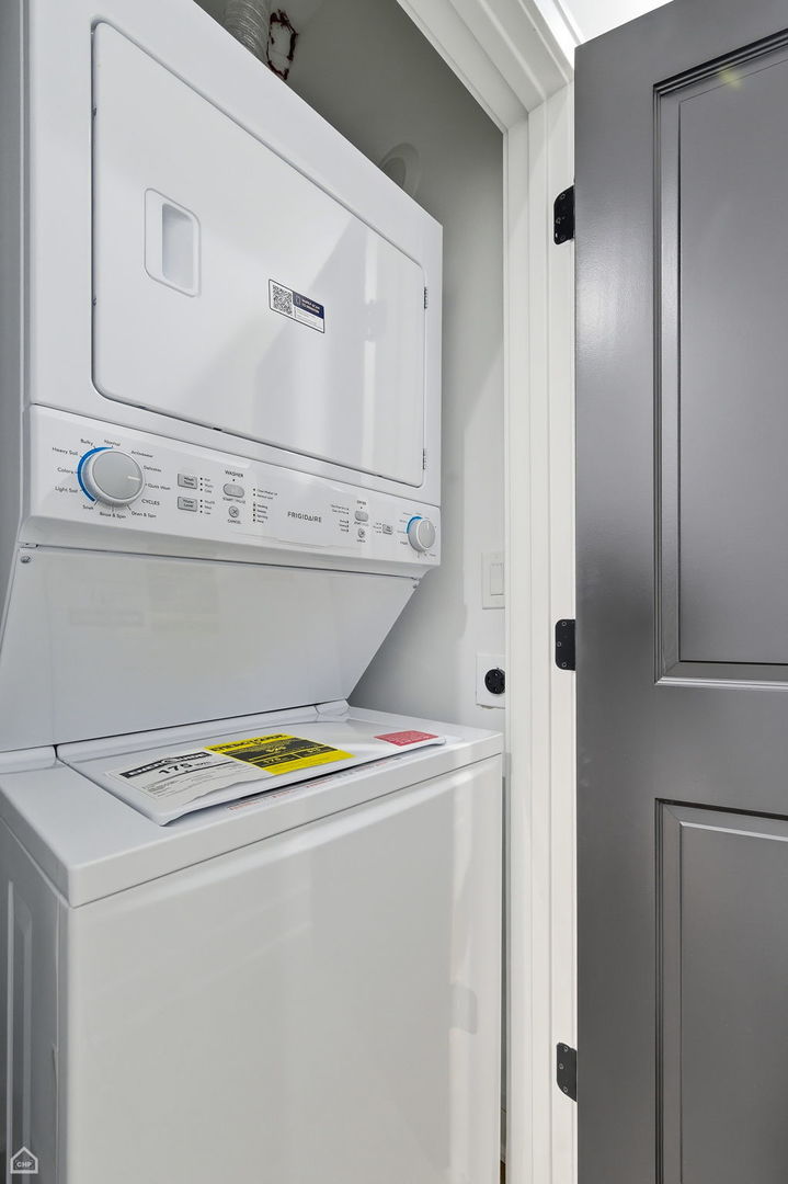 861 East 63rd Place, Unit 1 Chicago, IL 60637 - Photo 16 of 17 a utility room with washer and dryer