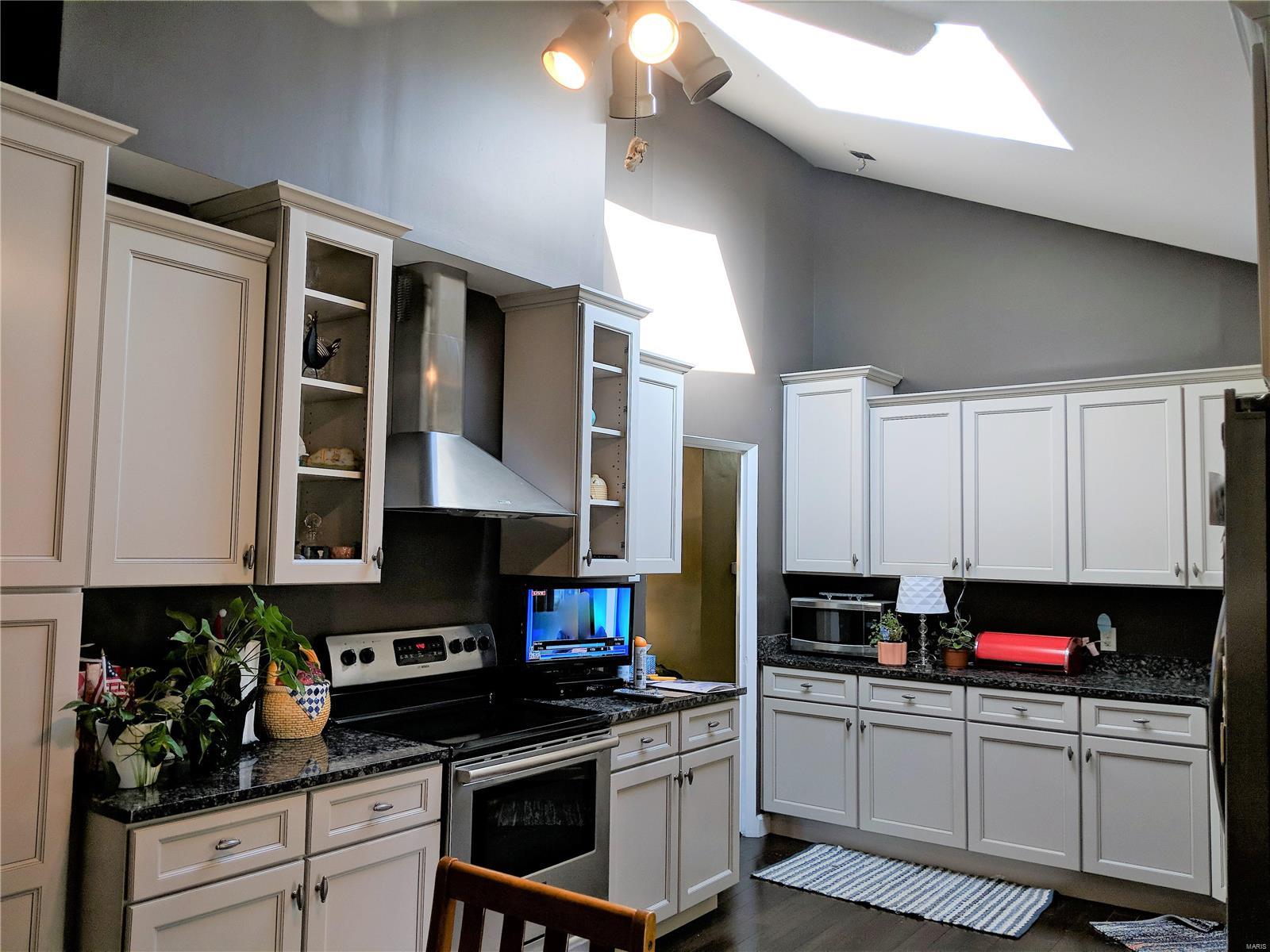 43 Green Acres Road St. Louis, MO 63137 - Photo 12 of 46