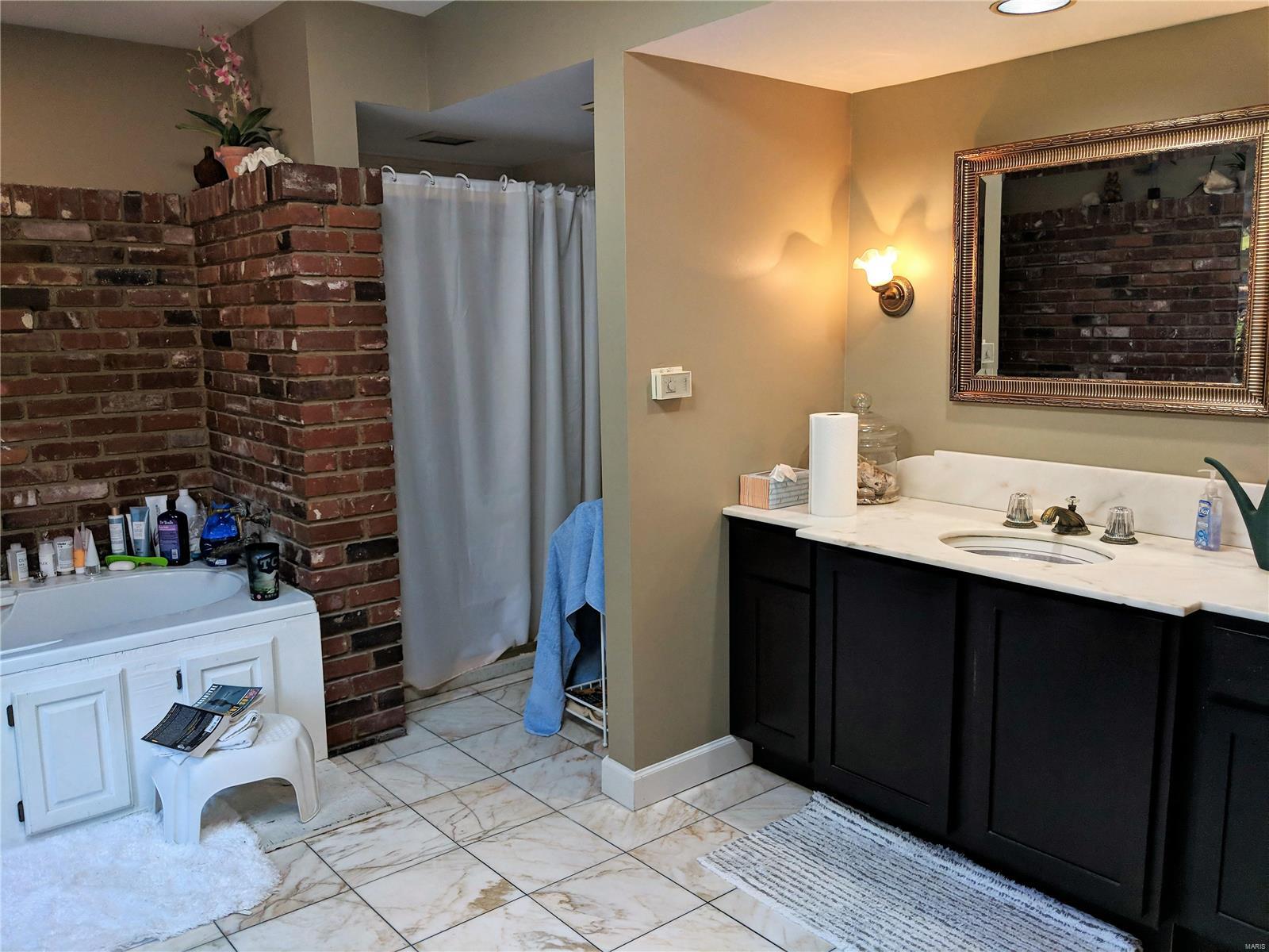 43 Green Acres Road St. Louis, MO 63137 - Photo 17 of 46