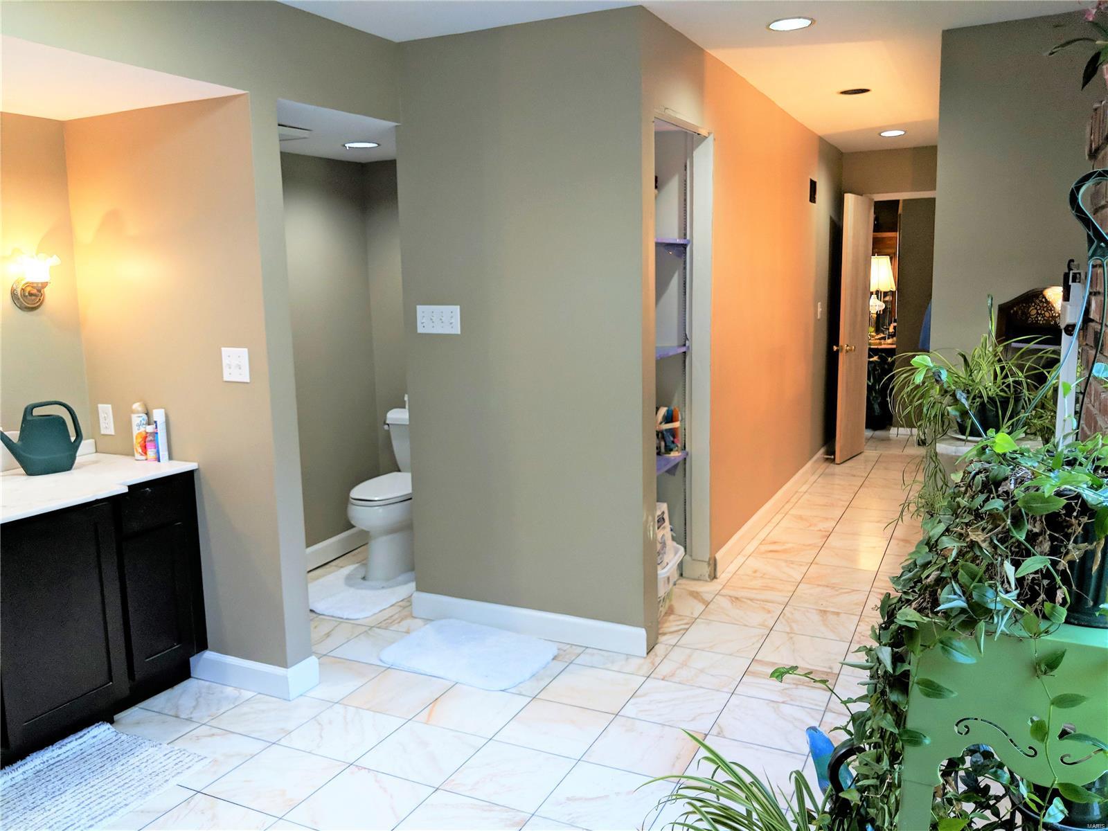 43 Green Acres Road St. Louis, MO 63137 - Photo 18 of 46