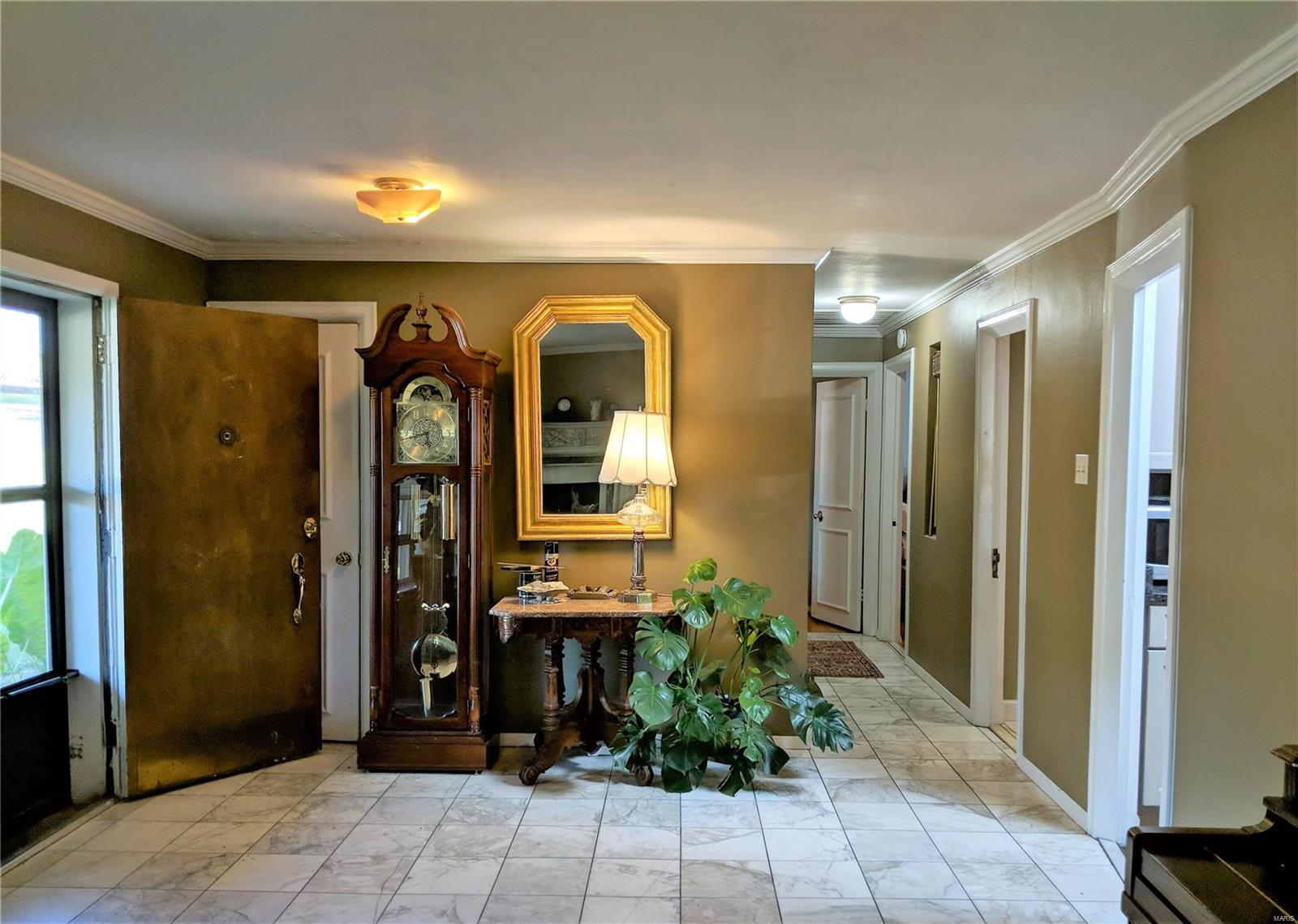 43 Green Acres Road St. Louis, MO 63137 - Photo 4 of 46