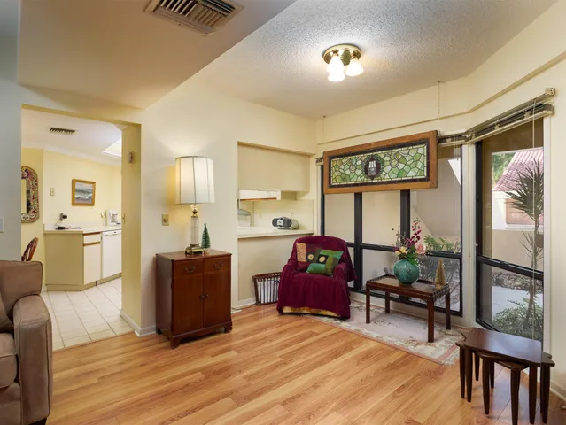 $350,000 | 101 Waterview Drive, Unit 1011, Palm Beach Gardens, FL 33418