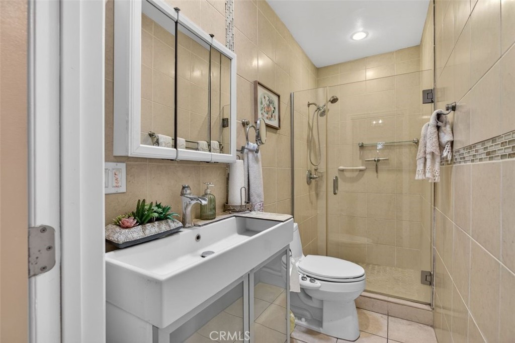 820 South Kenneth Road Burbank, CA 91501 - Photo 15 of 42