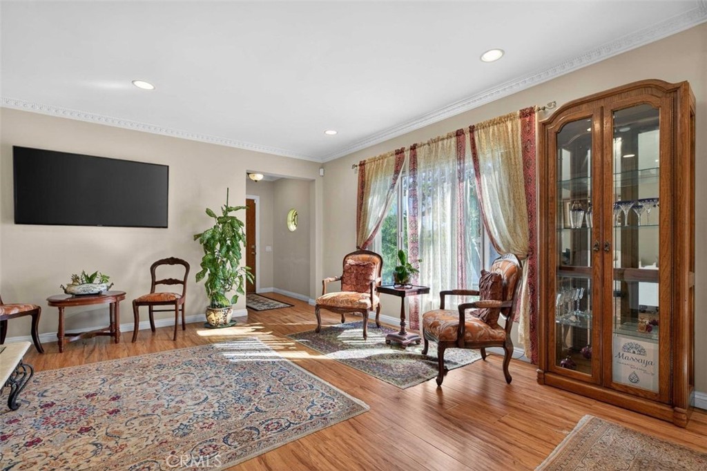 820 South Kenneth Road Burbank, CA 91501 - Photo 2 of 42