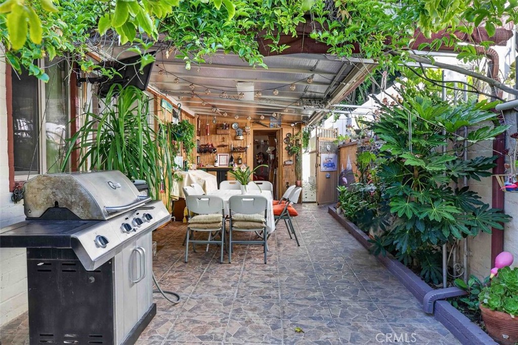 820 South Kenneth Road Burbank, CA 91501 - Photo 30 of 42