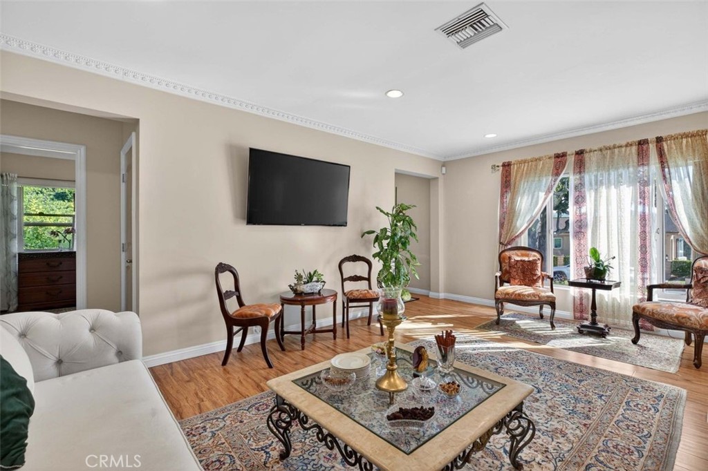 820 South Kenneth Road Burbank, CA 91501 - Photo 3 of 42