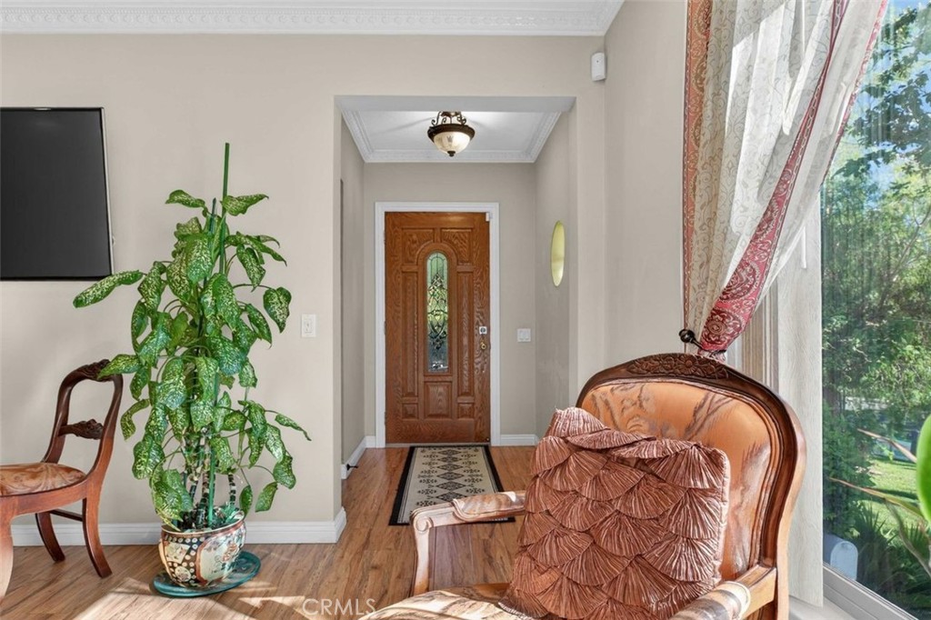 820 South Kenneth Road Burbank, CA 91501 - Photo 4 of 42