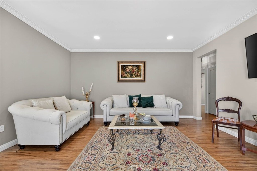 820 South Kenneth Road Burbank, CA 91501 - Photo 5 of 42