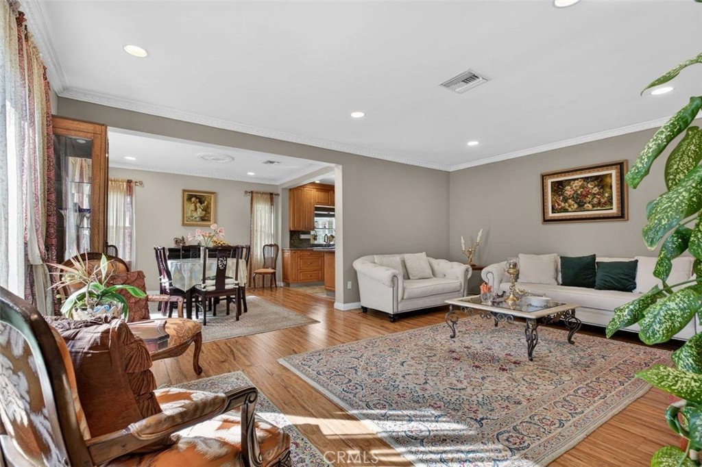 820 South Kenneth Road Burbank, CA 91501 - Photo 6 of 42