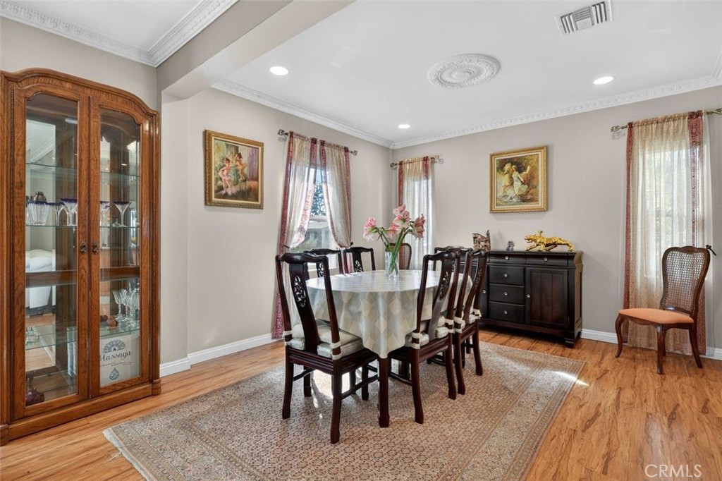 820 South Kenneth Road Burbank, CA 91501 - Photo 9 of 42