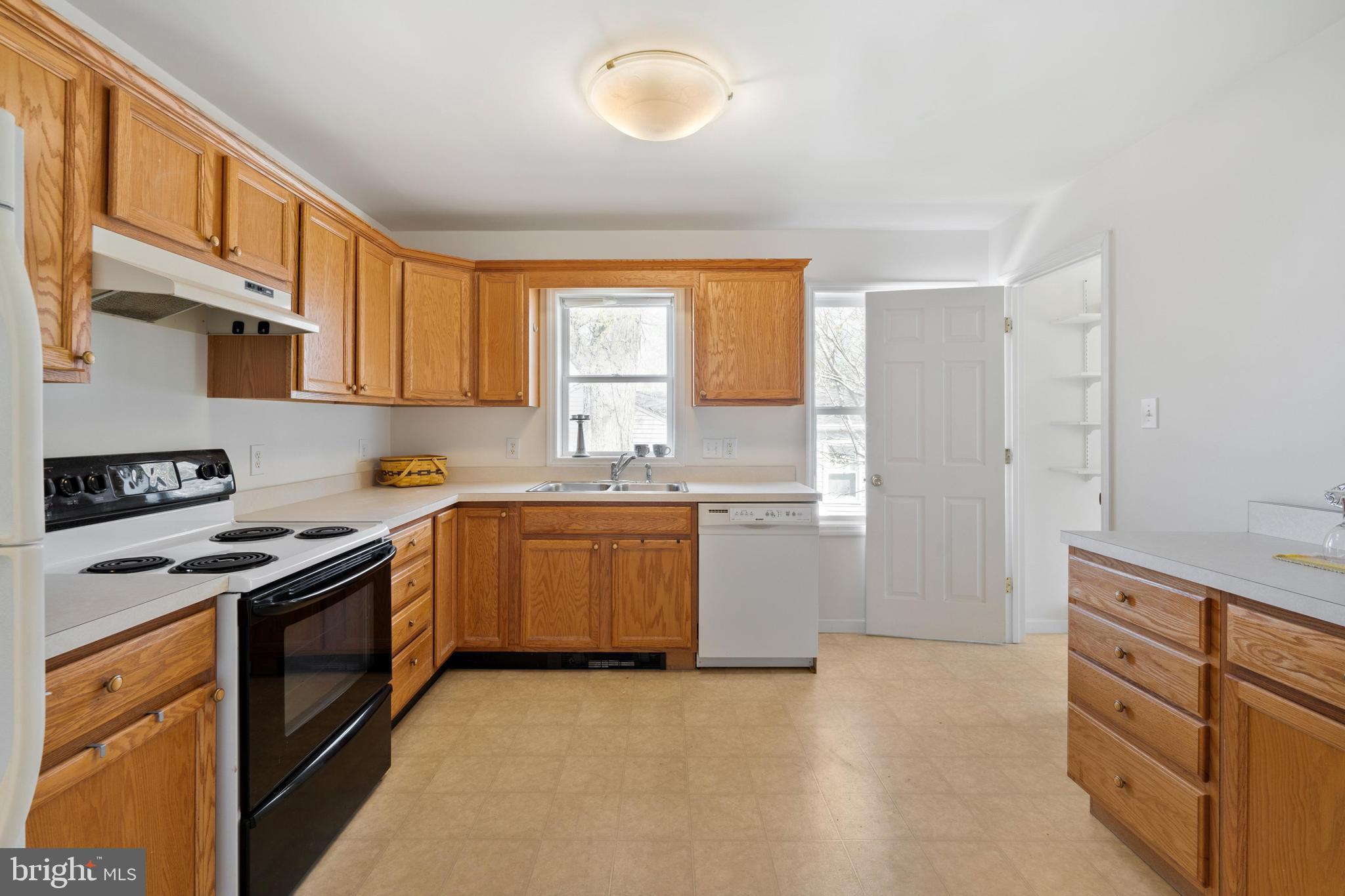 5763 Beach Road Rock Hall, MD 21661 - Photo 4 of 15 Gallery Image 4