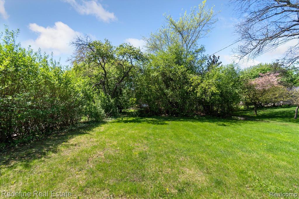 32338 Craftsbury Road Farmington Hills, MI 48334 - Photo 35 of 46
