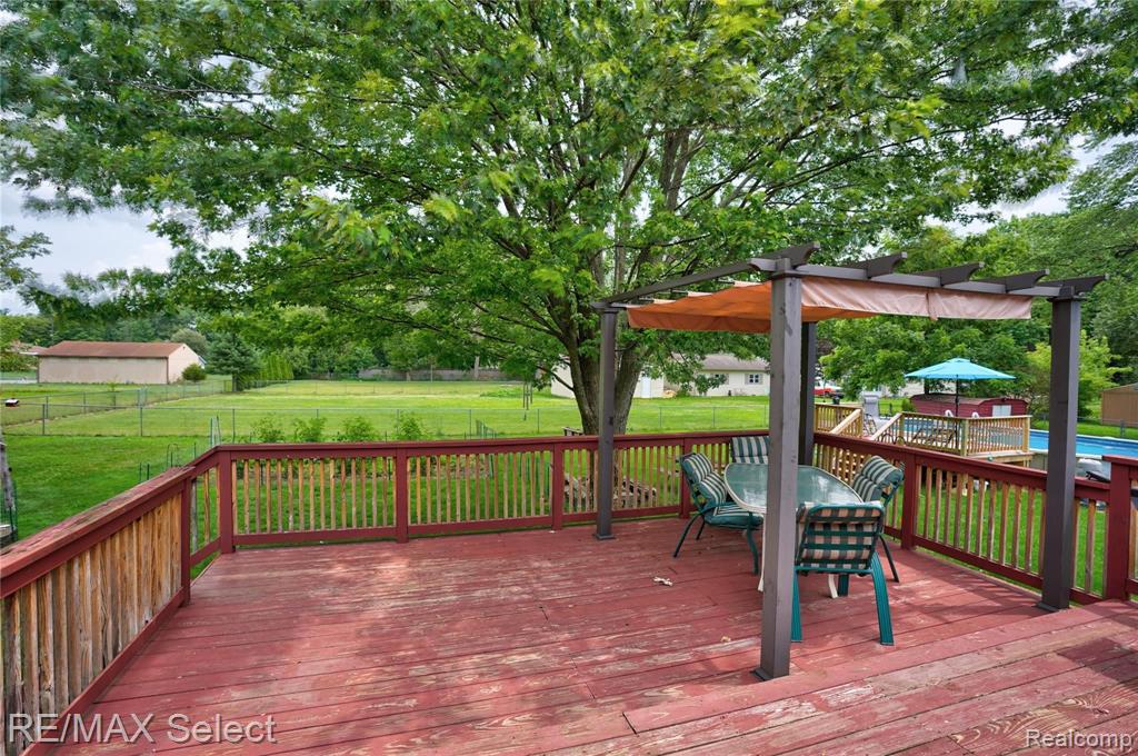 1349 Howe Road Burton, MI 48509 - Photo 11 of 41