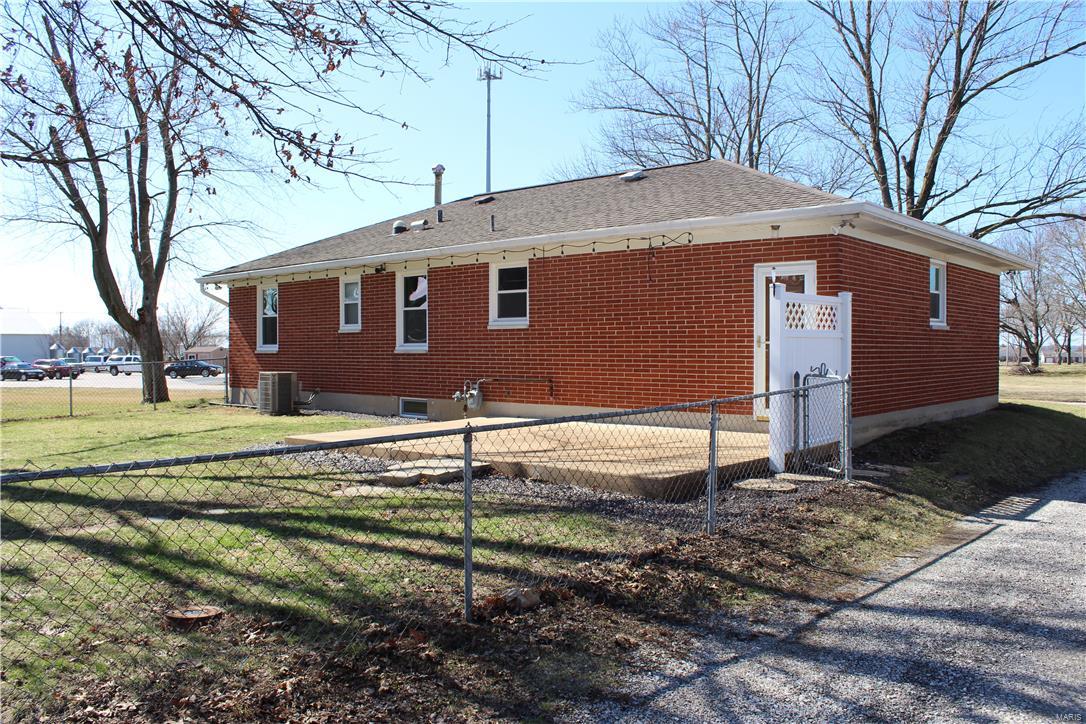 236 Grand Avenue Waterloo, IL 62298 - Photo 5 of 32 Gallery Image 5