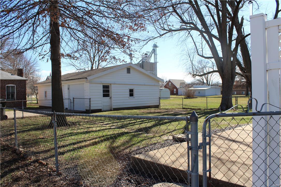 236 Grand Avenue Waterloo, IL 62298 - Photo 10 of 32 Gallery Image 10