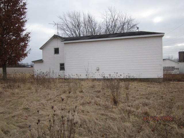 8982 East Maize Road Rock City, IL 61070 - Photo 22 of 25 a backyard of a house