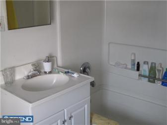 528 Reed Street Philadelphia, PA 19147 - Photo 8 of 12 Bathroom