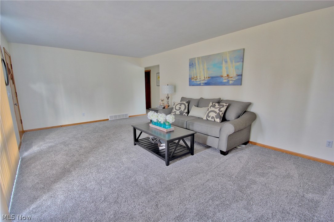 567 West Nimisila Road Akron, OH 44319 - Photo 4 of 25