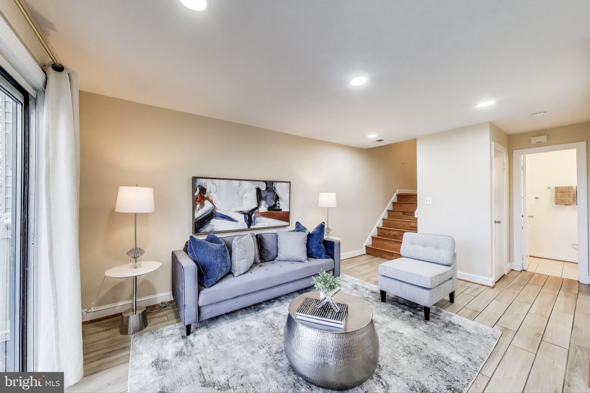 10185 Ridgeline Drive Gaithersburg, MD 20886 - Photo 4 of 31 Gallery Image 4