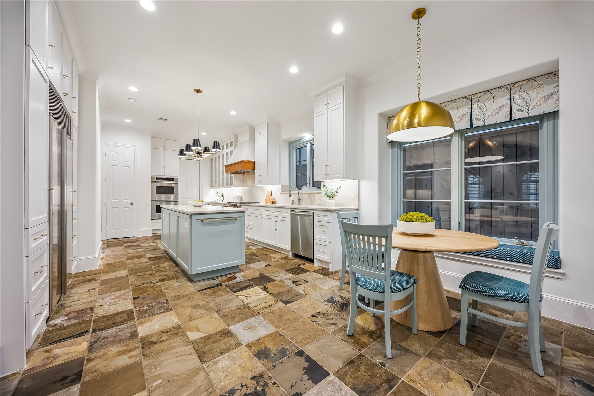 5034 Tangle Lane Houston, TX 77056 - Photo 14 of 50 The adjoining breakfast area extends the kitchen into an inviting everyday gathering space, with a built-in upholstered window seat, abundant natural light and convenient proximity to the kitchen’s extensive storage and work areas.