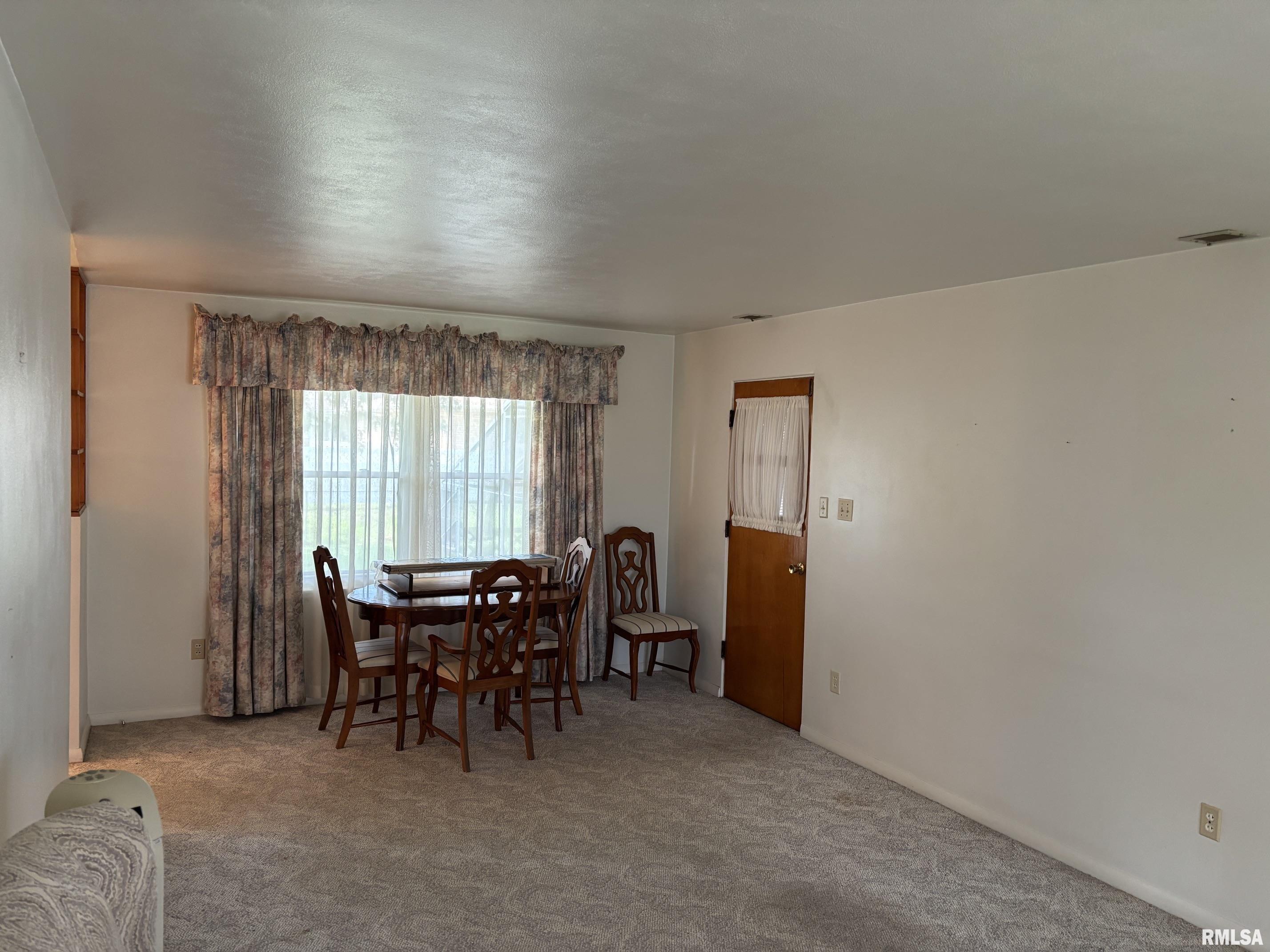 402 Sheridan Road Pekin, IL 61554 - Photo 14 of 33