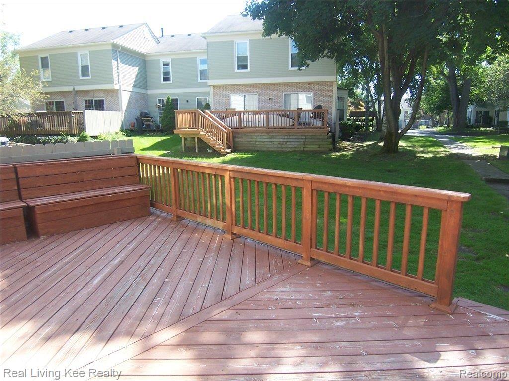 1467 Carriage Lane, Unit 94 Rochester, MI 48306 - Photo 5 of 19 Deck