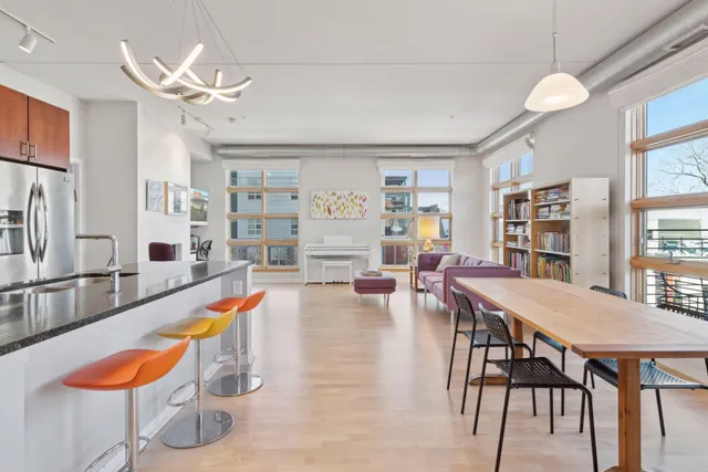$499,000 | 2840 Bryant Avenue South, Unit E302, Minneapolis, MN 55408