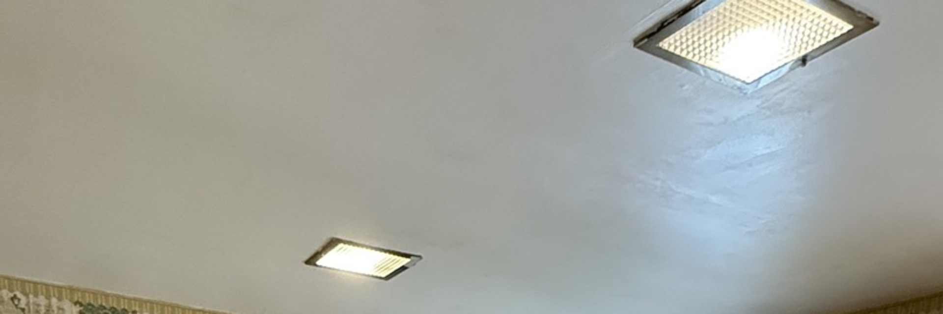 617 Meadow Drive Glenview, IL 60025 - Photo 3 of 16 a close up of a wall