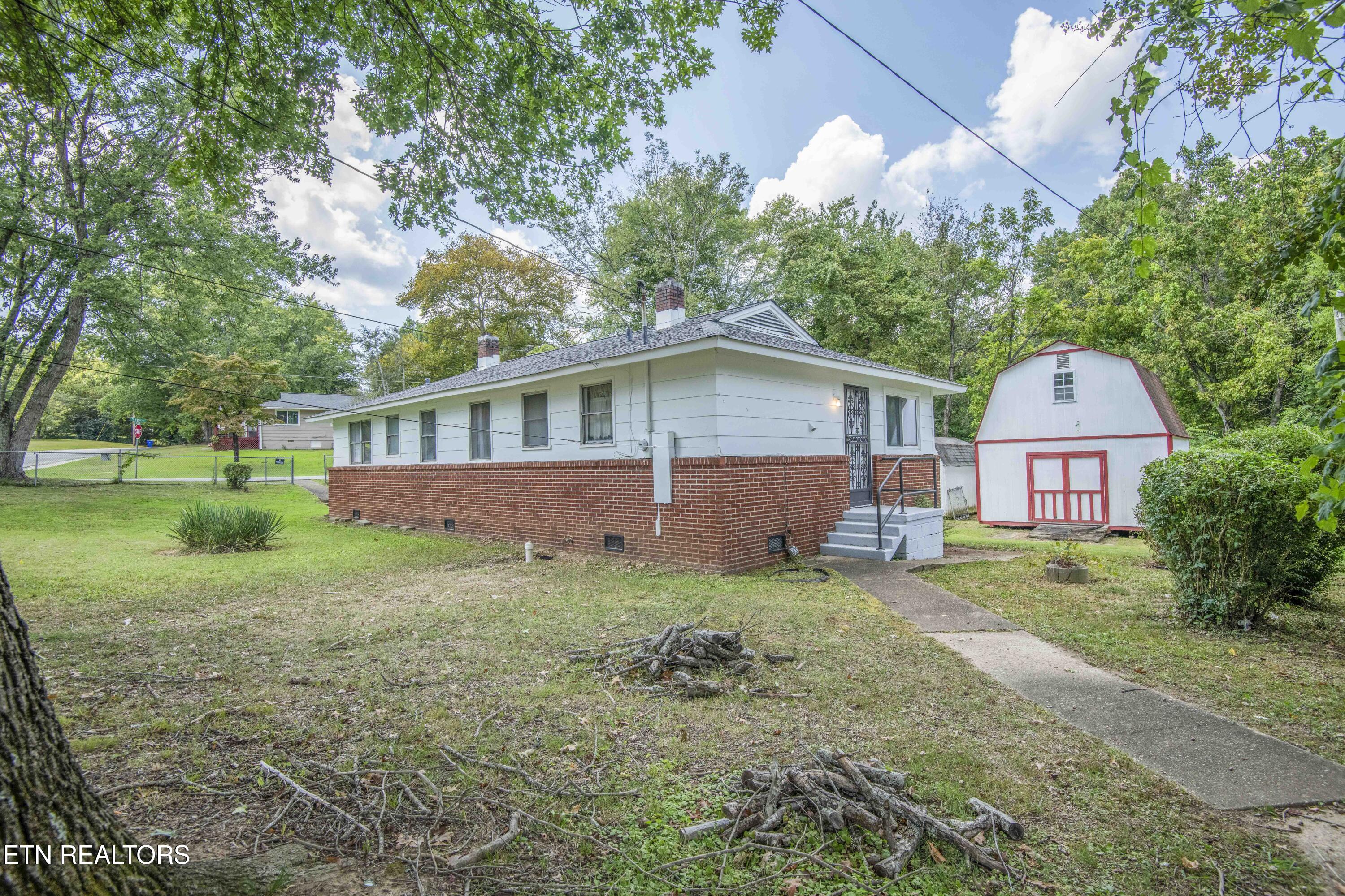 237 South Dillard Avenue Oak Ridge, TN 37830 - Photo 4 of 36 exteior_1