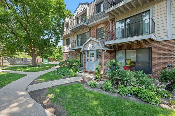 $209,900 | 3256 Sanders Road, Unit 4E, Northbrook, IL 60062