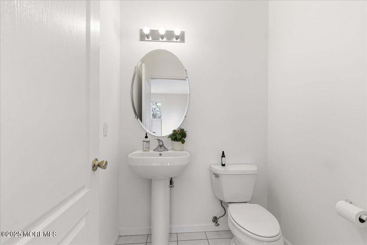 10 Sunshine Way Jackson, NJ 08527 - Photo 37 of 50 a bathroom with a toilet sink and mirror