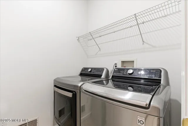 a close up view of washer and dryer