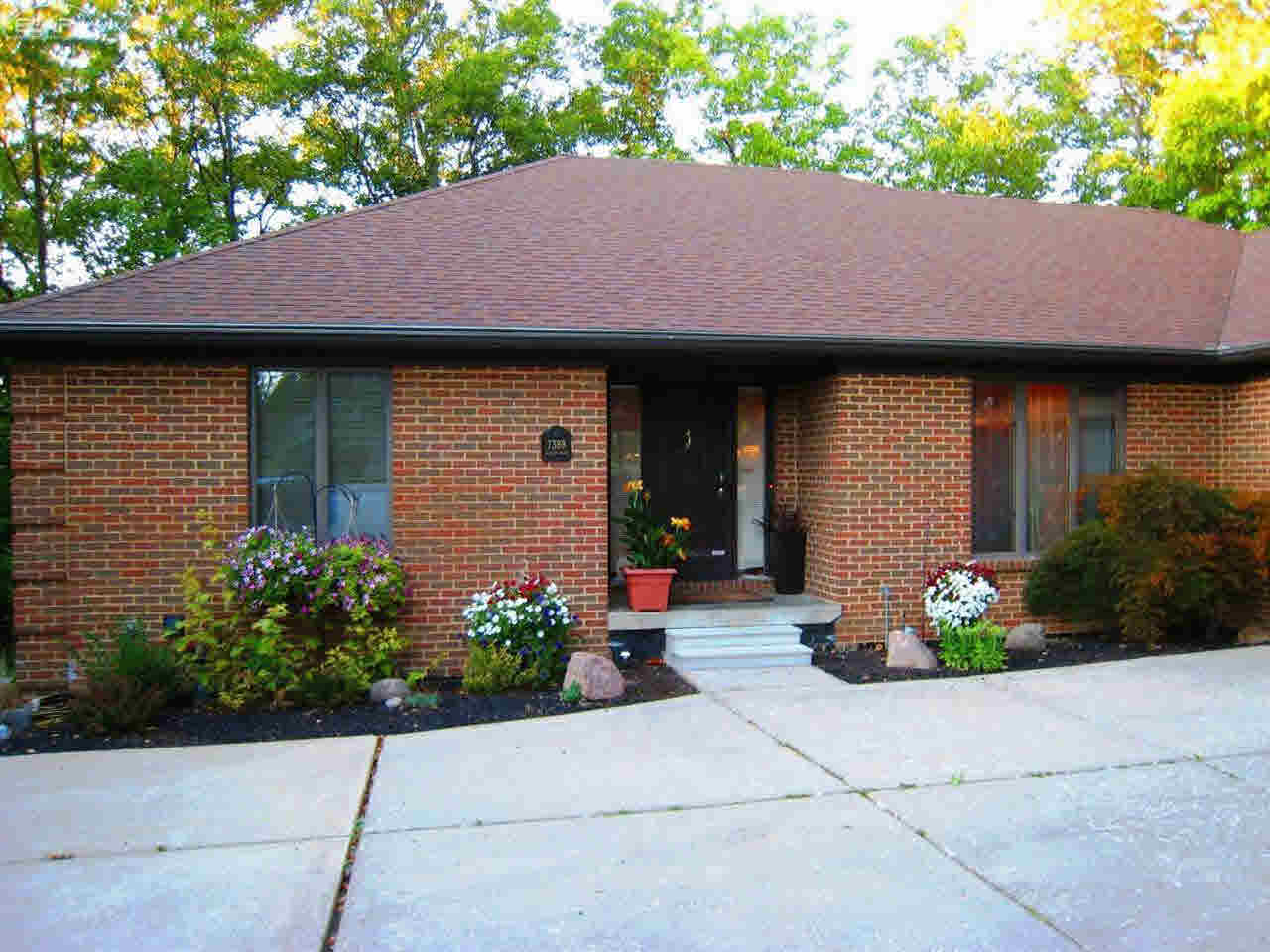 7388 East River Road Flushing, MI 48433 - Photo 3 of 94 21201751-2.JPG