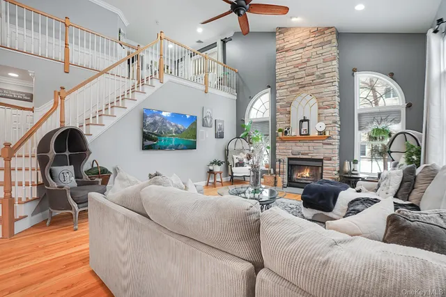 $1,095,000 | 22 Ridgemont Drive, Hopewell Junction, NY 12533