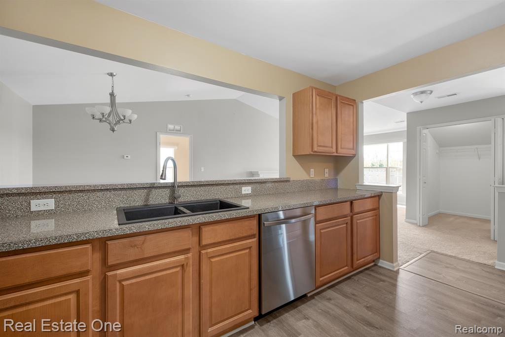 1845 Flagstone Circle Rochester, MI 48307 - Photo 8 of 29