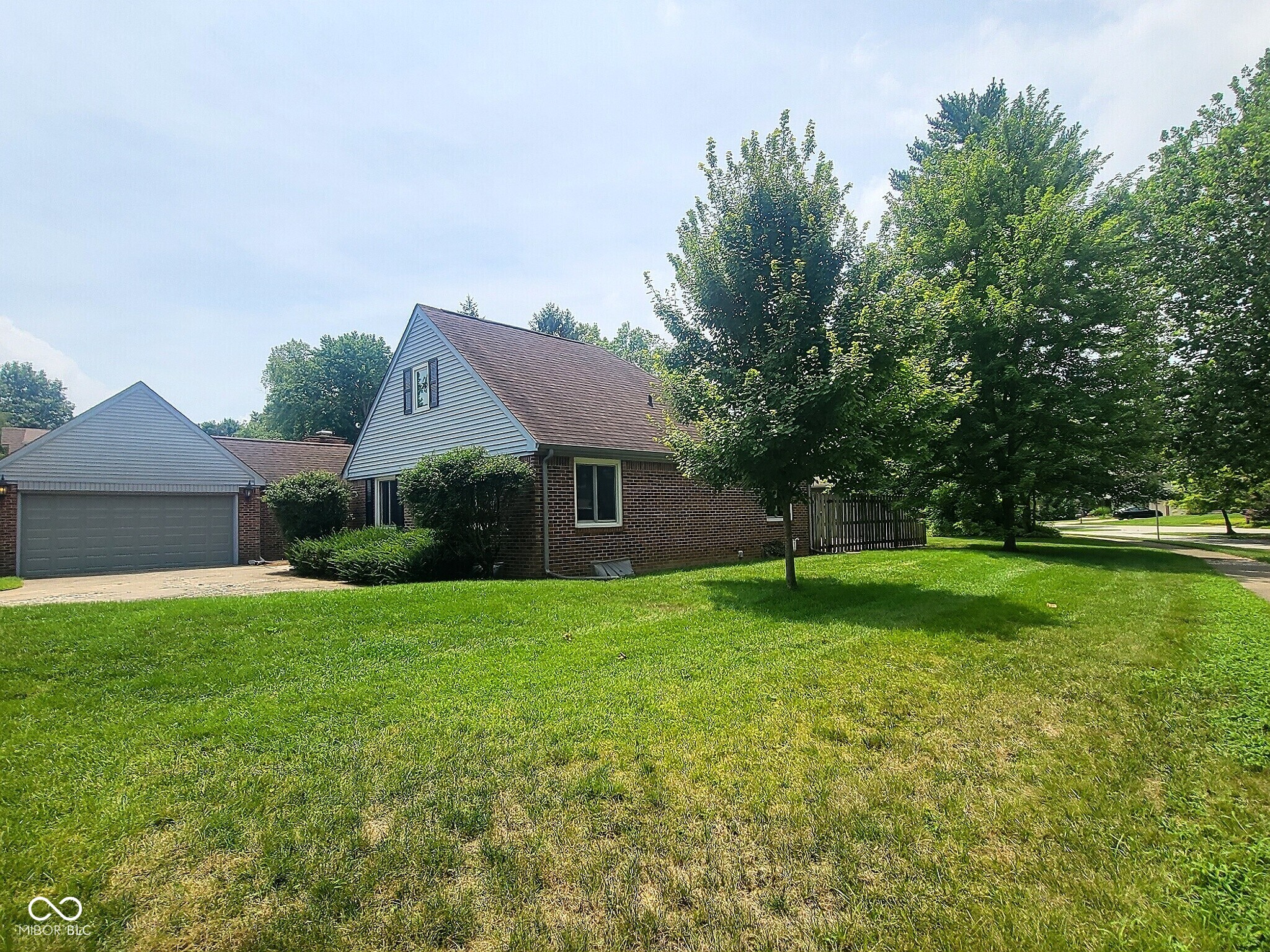 3632 Mockingbird Drive Columbus, IN 47203 - Photo 2 of 24