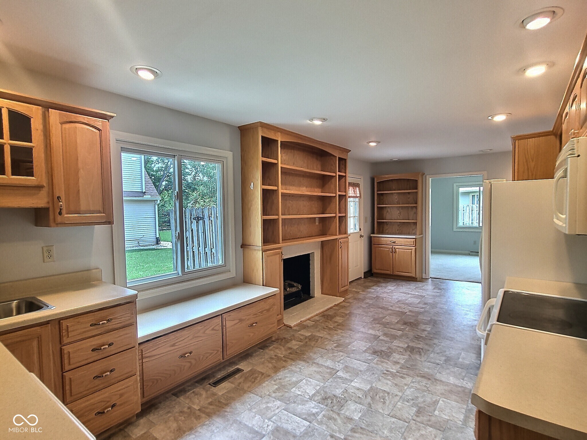 3632 Mockingbird Drive Columbus, IN 47203 - Photo 3 of 24