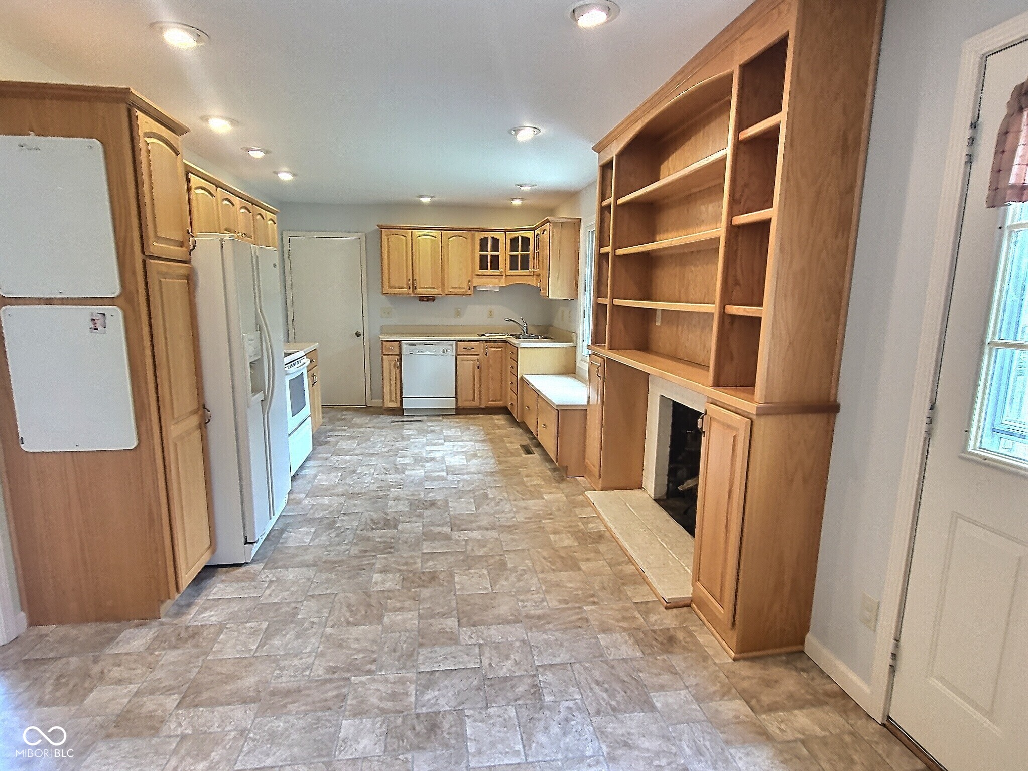 3632 Mockingbird Drive Columbus, IN 47203 - Photo 4 of 24