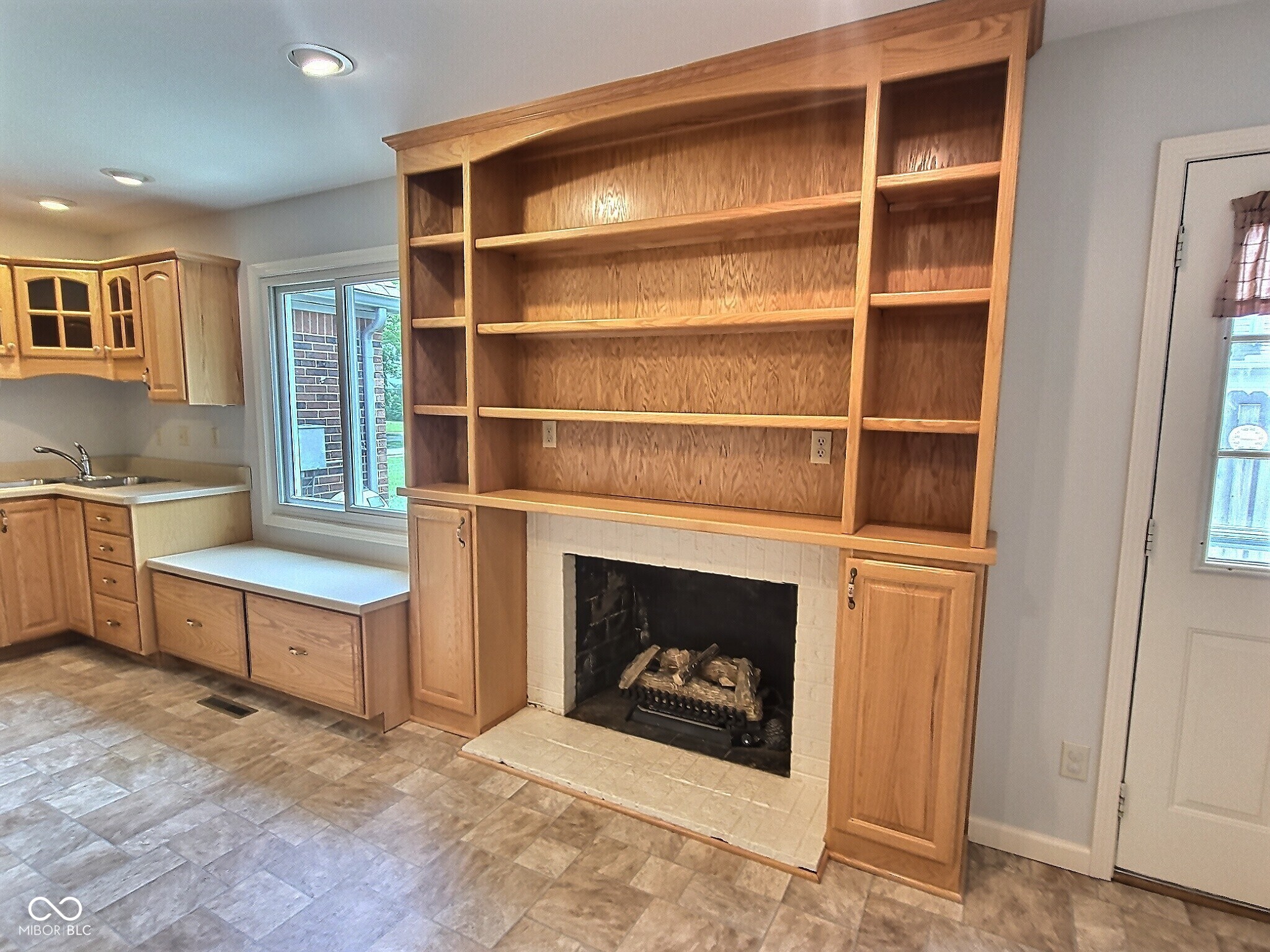 3632 Mockingbird Drive Columbus, IN 47203 - Photo 5 of 24